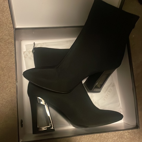 Azalea Wang Geometric Block Heel Bootie - Picture 6 of 9